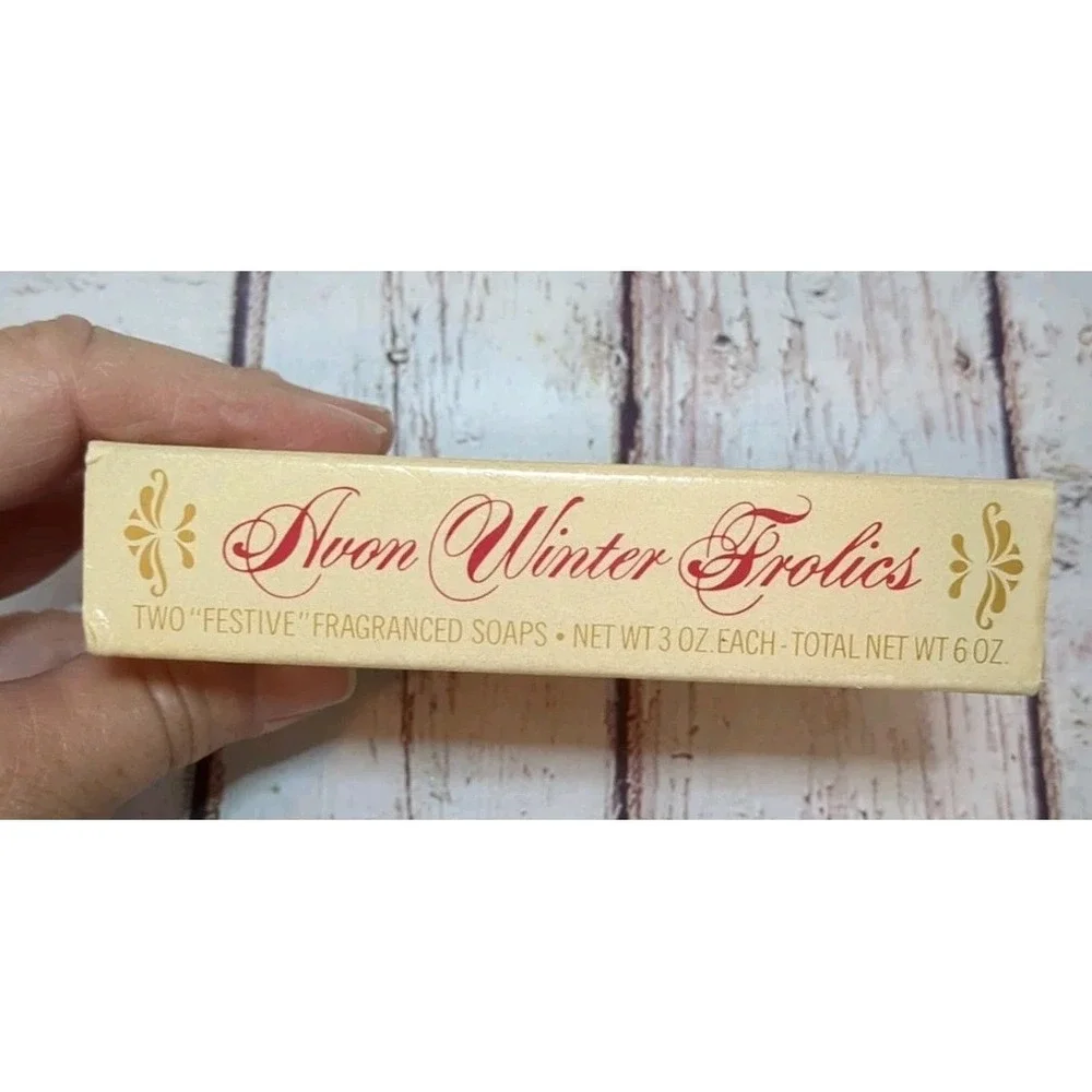 VINTAGE AVON WINTER FROLICS Decorative Soap UNUSED IN BOX - 2 Bars Winter Decals
